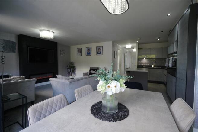 4 bed Detached for sale Image 9