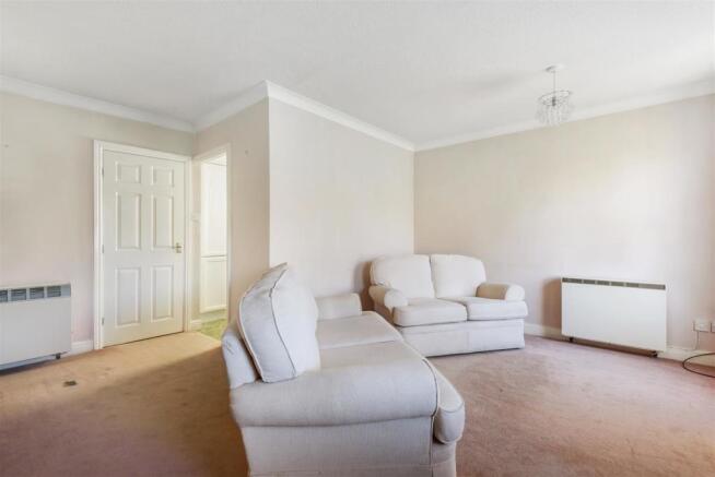 SITTING/DINING ROOM