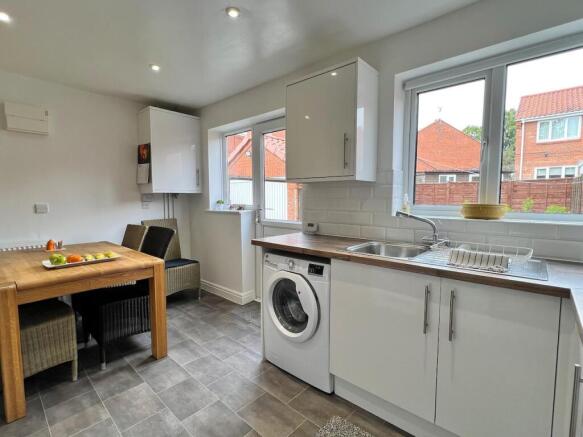 3 bed Semi-Detached for sale Image 6