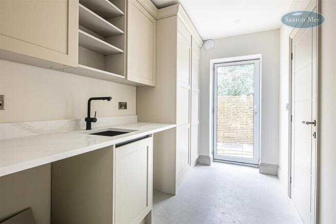 4 bed Detached for sale Image 8