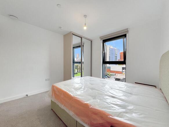 2 bed Apartment to rent Image 9