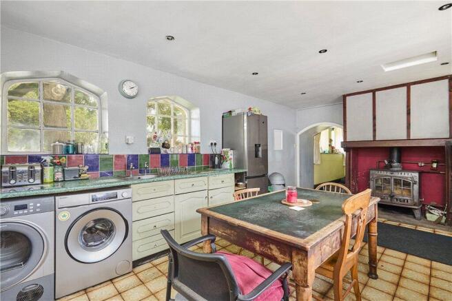 5 bed Detached for sale Image 7