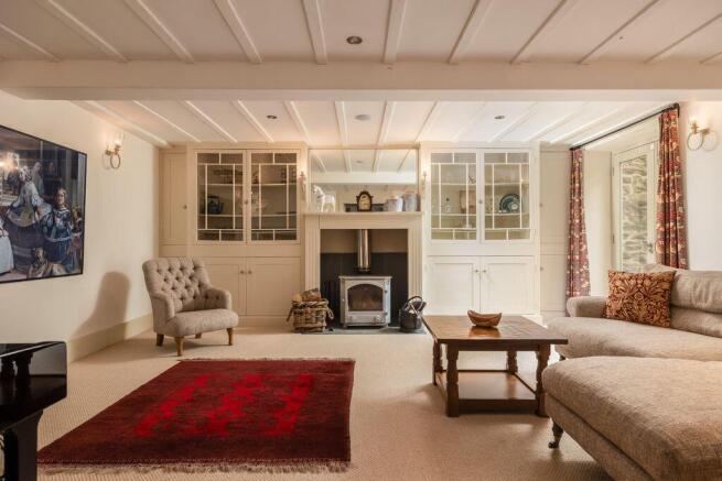 5 bed Detached for sale Image 7