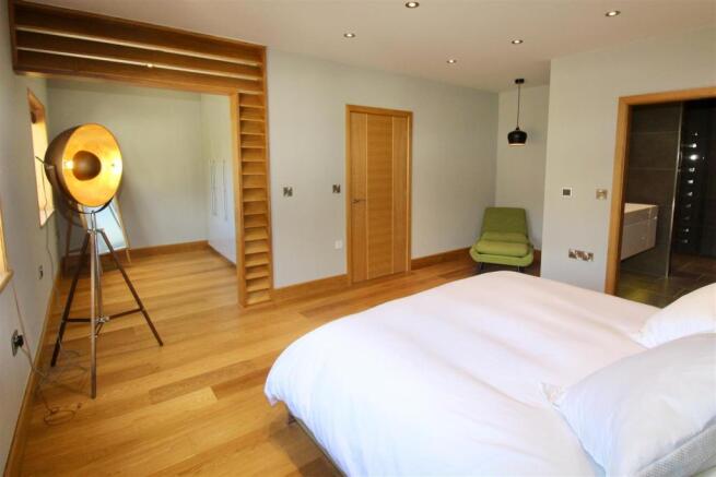 Master to Dressing Area