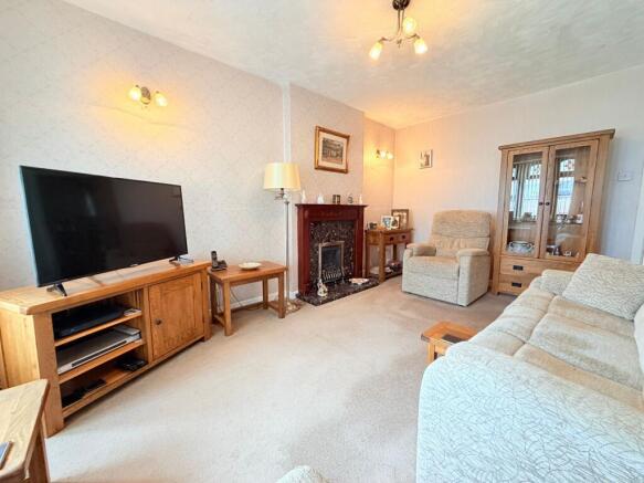 Delamere Road, Bedworth, CV12 photo 4