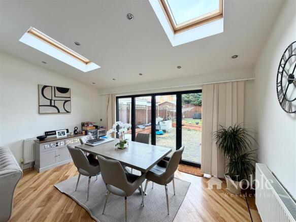 Open Plan Lounge/Diner