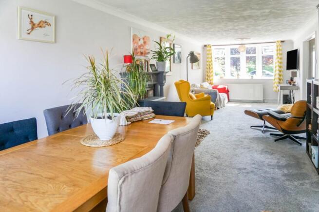 Lounge/Dining Room