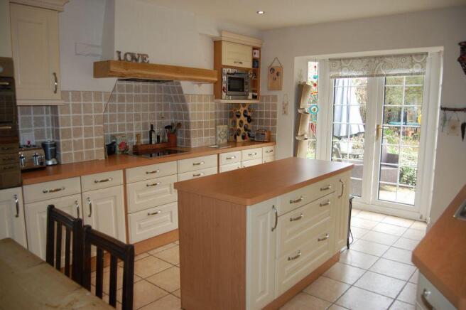 KITCHEN/BREAKFAST ROOM