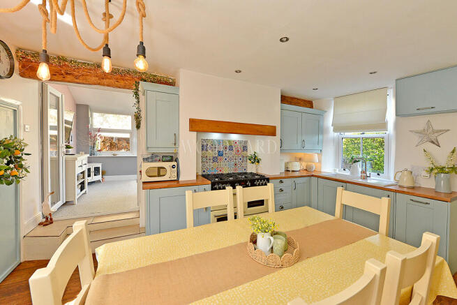 Kitchen/Breakfast...