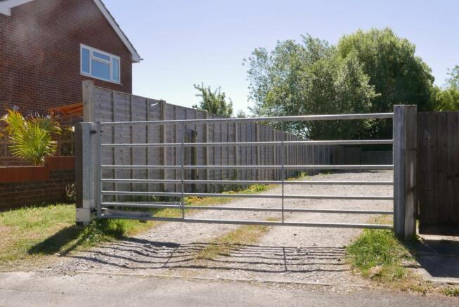 ELECTRIC GATE
