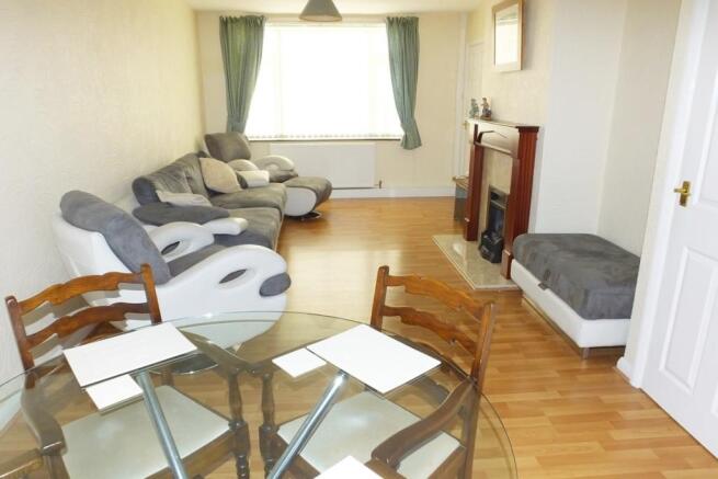 lounge/dining room
