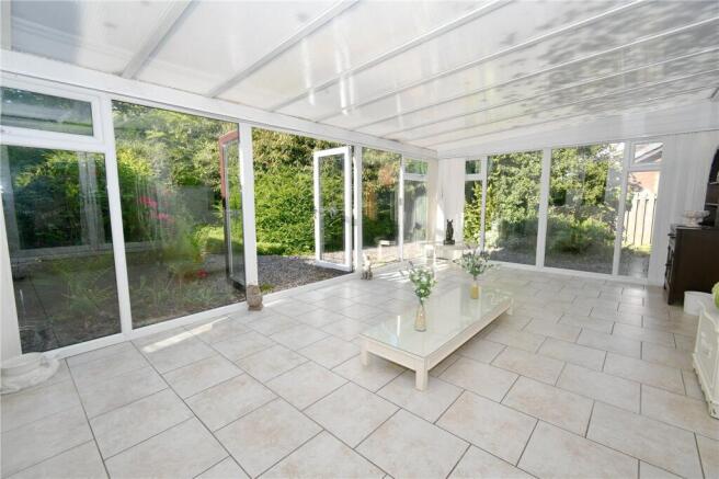 Curwell Close, Spital, Wirral photo 4