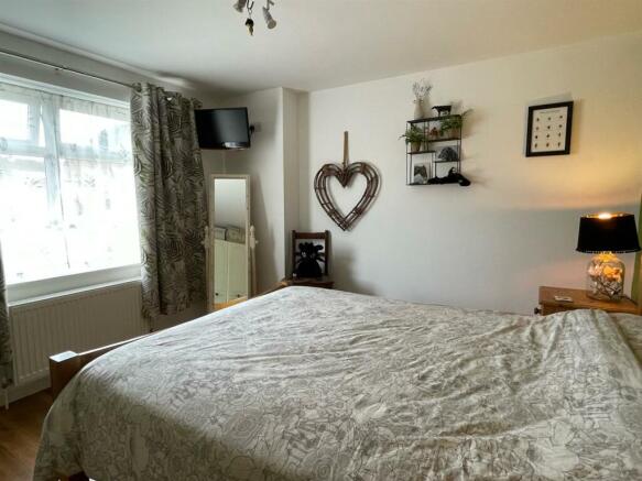 Bedroom..jpg