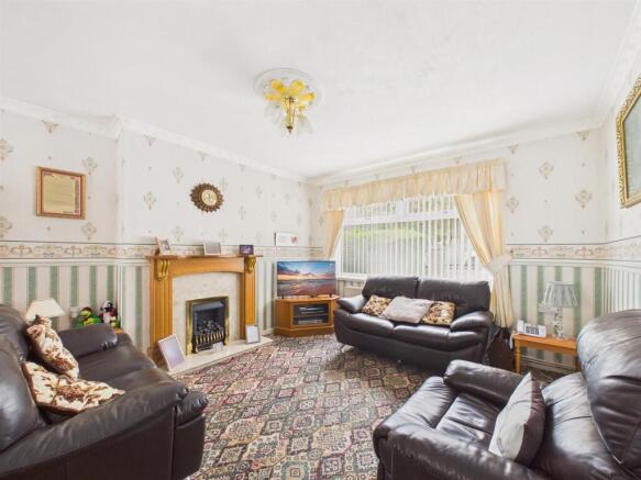 LOUNGE/DINING ROOM