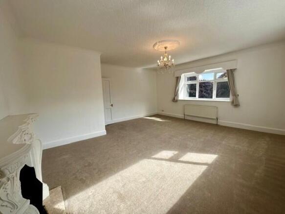3 bed Apartment to rent Image 9