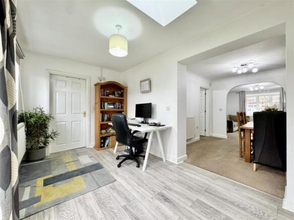 4 bed Detached for sale Image 5