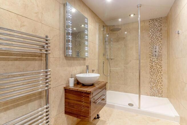 4 bed Detached for sale Image 9