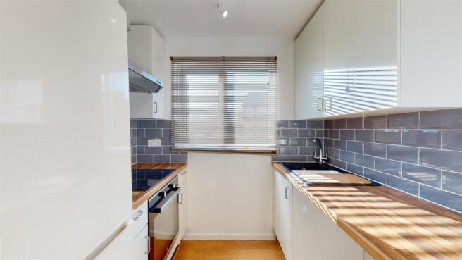 Ladycroft Close 22 Kitchen 2.jpg