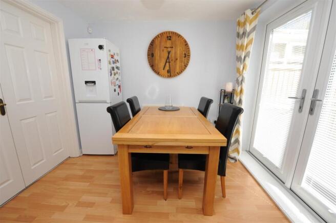 3 bed Town House for sale Image 9