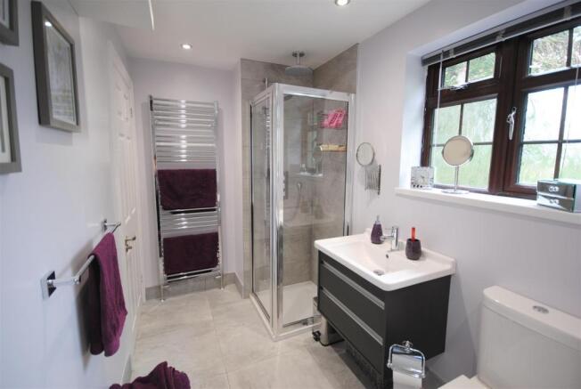 BATHROOM - SHOWER EN