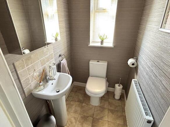 4 bed Detached for sale Image 8