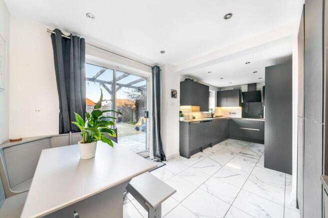 OPEN-PLAN DINING KITCHEN