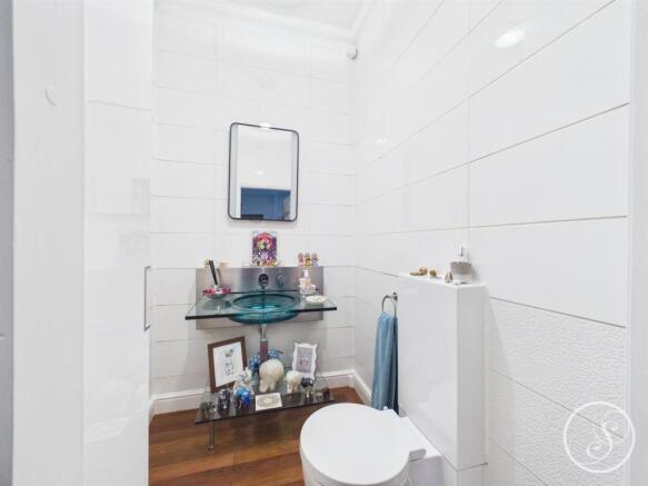 3 bed Apartment for sale Image 12