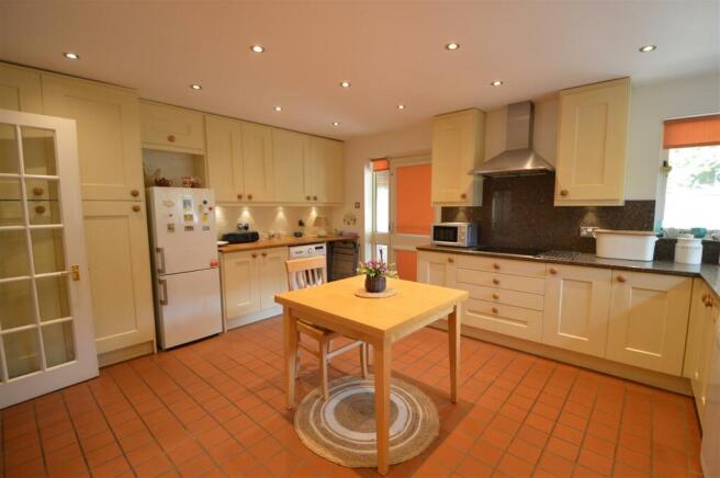Kitchen 3.JPG