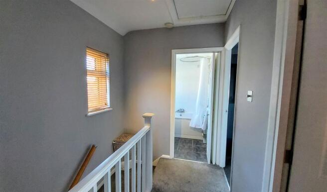 FIRST FLOOR LANDING