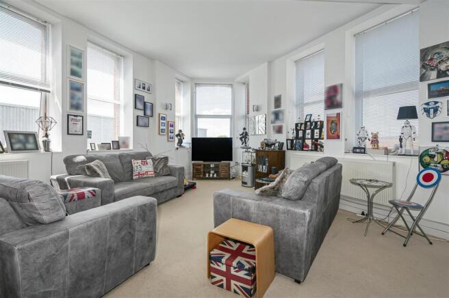 2 bed Apartment for sale Image 4