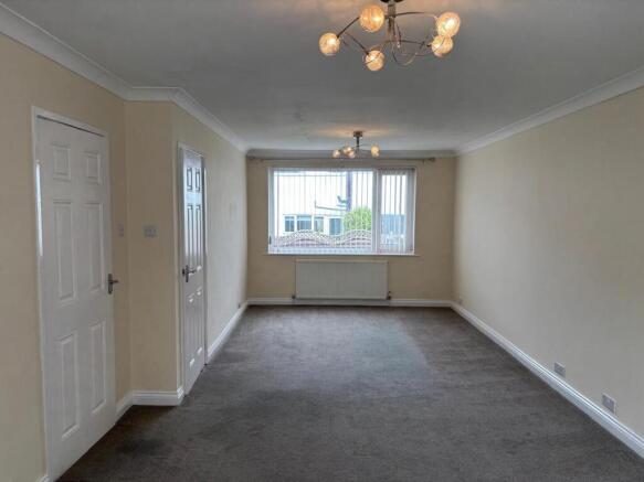 3 bed House to rent Image 5
