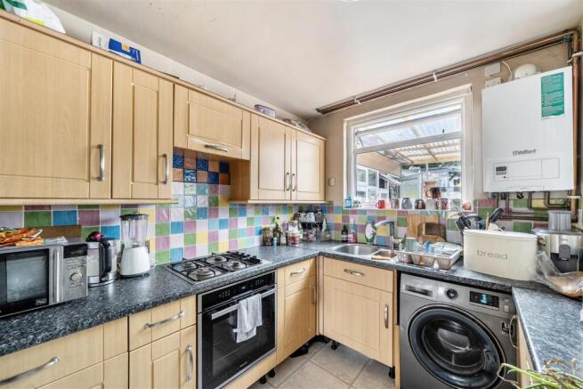 Kitchen 2.jpg