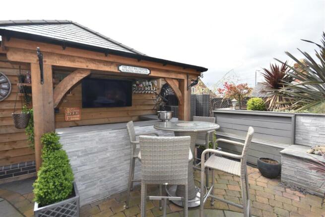 OUTDOOR BAR AREA