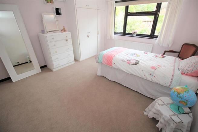 bedroom 2.JPG