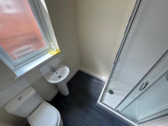 2 bed House Share to rent Image 6