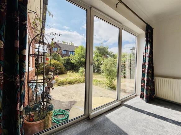 5 bed Detached to rent Image 5