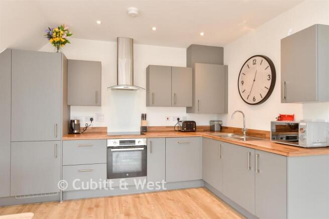 Steeplechase Way, Fontwell, West Sussex photo 4