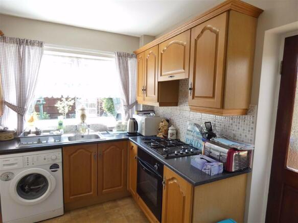 FITTED KITCHEN