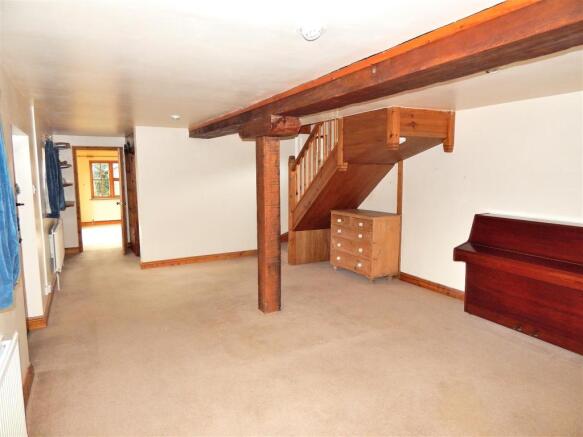 LIVING ROOM 2.JPG