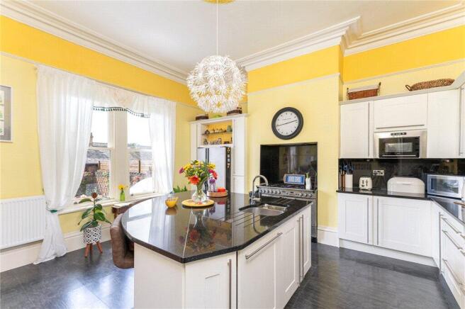 5 bed Terraced for sale Image 6