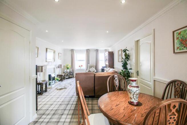 2 bed Apartment for sale Image 4