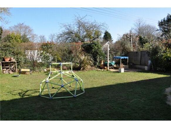 REAR GARDEN 2