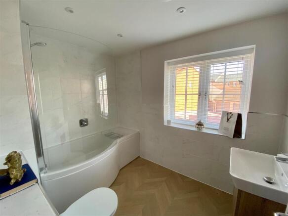 Plot 138 Bathroom.jpg