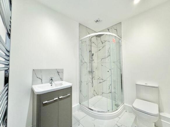 En suite bedroom 2