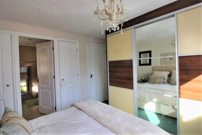 bedroom 1 with en-su