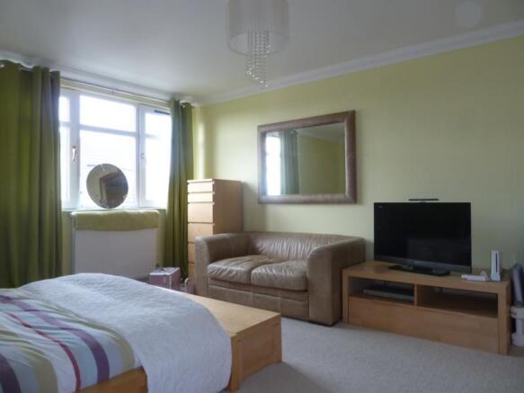 20 Cults Avenue - Bedroom
