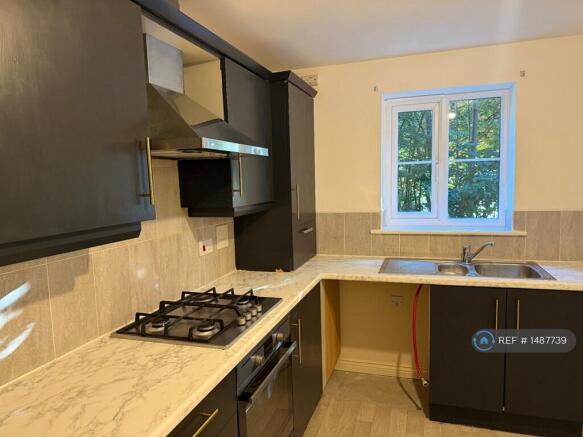3 bed Semi-Detached to rent Image 6