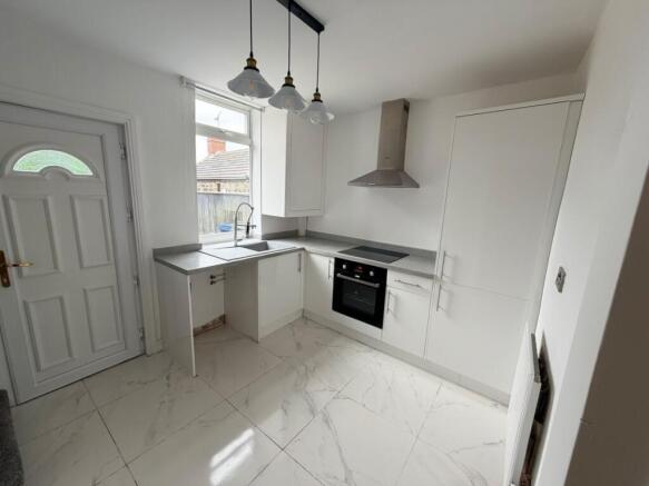2 bed House to rent Image 4