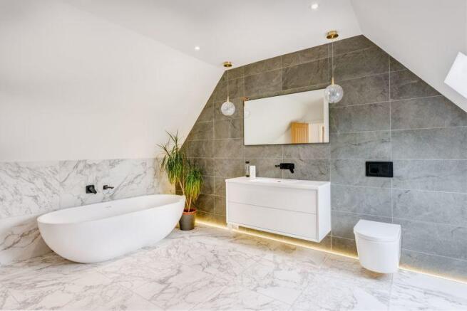 Family Bathroom 3