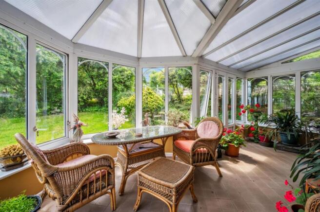 6 bed Detached for sale Image 9